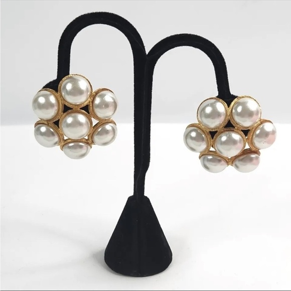VINTAGE Givenchy Gold Tone Faux Pearl Flower Cluster Clip on Earrings - Picture 5 of 10